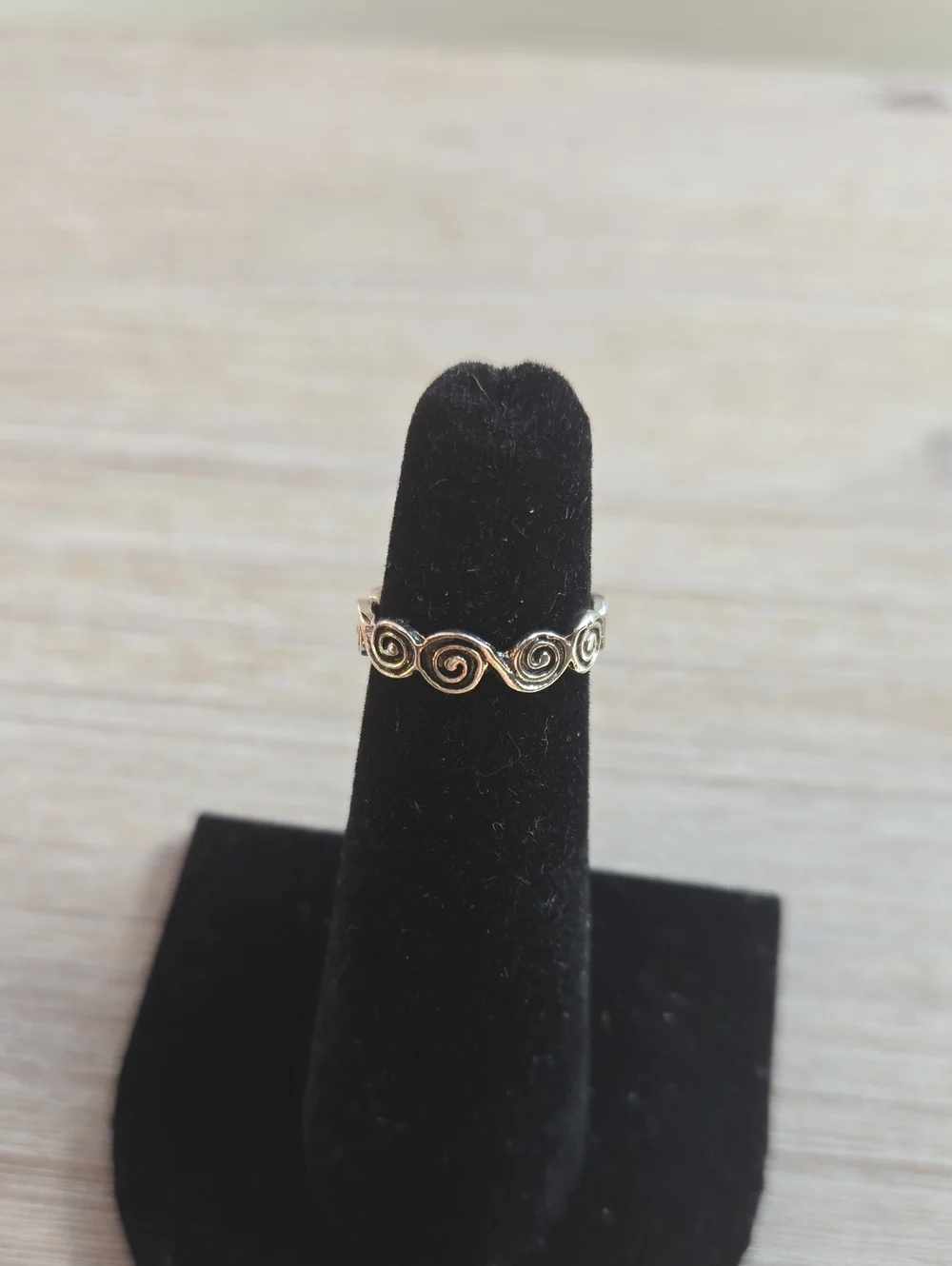 Gold Spiral Band Ring - Elegant Women's Jewelry.Size 3.